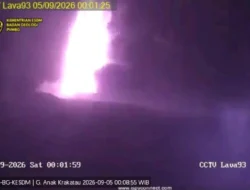 Gunung Anak Krakatau Erupsi, Dentuman Terdengar dari Pos Pengamatan