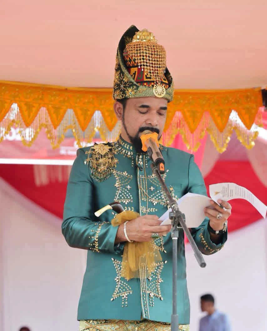 Bupati Aceh Timur Iskandar Usman Al-Farlaky menanam pohon pada HARDIKDA 2026
