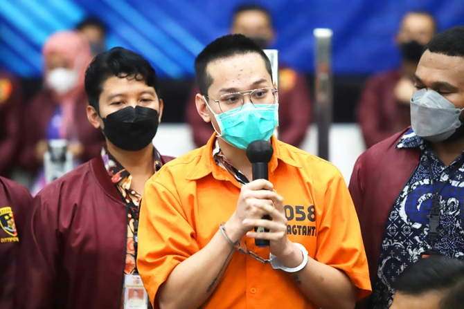 Indra Kenz dalam perkara aplikasi Binomo.