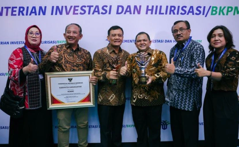 Ahmad Luthfi menerima penghargaan layanan investasi terbaik Jawa Tengah pada ALI 2026