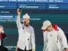 Tunjukkan KTA PSI di Bandung, Jokowi Bicara Soal Masa Depan Partai dan Ambang Batas Parlemen