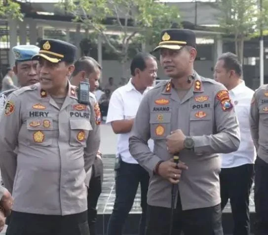 Kapolres Sampang AKBP Anang Hardiyanto saat memimpin apel Jam Pimpinan di Mapolres Sampang.