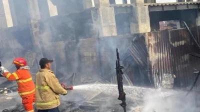 Kebakaran tiga bangunan di Gampong Lambaro Aceh Besar