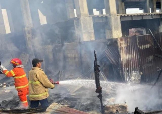 Kebakaran tiga bangunan di Gampong Lambaro Aceh Besar