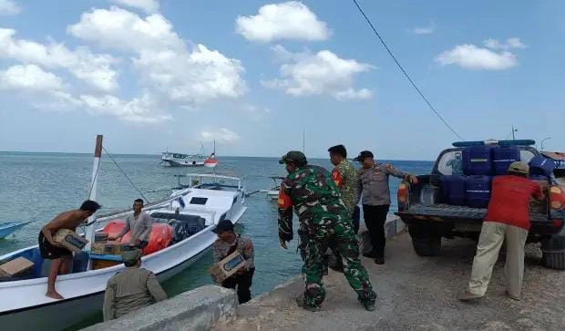 Bantuan air bersih untuk warga terdampak kekeringan di Pulau Sapudi Sumenep