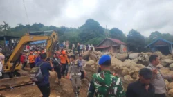 Tim gabungan menangani banjir bandang di Kabupaten Solok