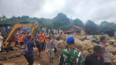 Tim gabungan menangani banjir bandang di Kabupaten Solok