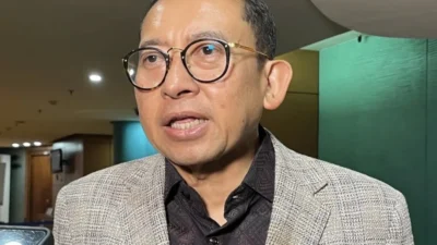 Menteri Kebudayaan Fadli Zon usai menyaksikan pementasan monolog di Taman Ismail Marzuki