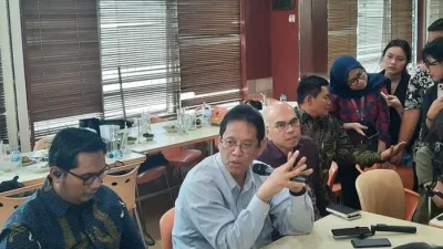 Menkeu Purbaya Yudhi Sadewa membahas rencana perpanjangan Kereta Cepat Whoosh ke Jawa Timur.