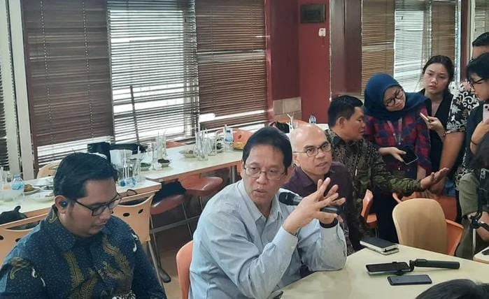 Menkeu Purbaya Yudhi Sadewa membahas rencana perpanjangan Kereta Cepat Whoosh ke Jawa Timur.