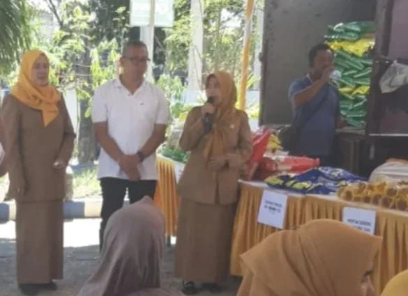 Pasar murah Sampang menyediakan kebutuhan pokok dengan harga terjangkau