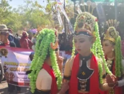 Pawai Budaya Nusantara Meriahkan Penutup HUT ke-81 RI di Dungkek