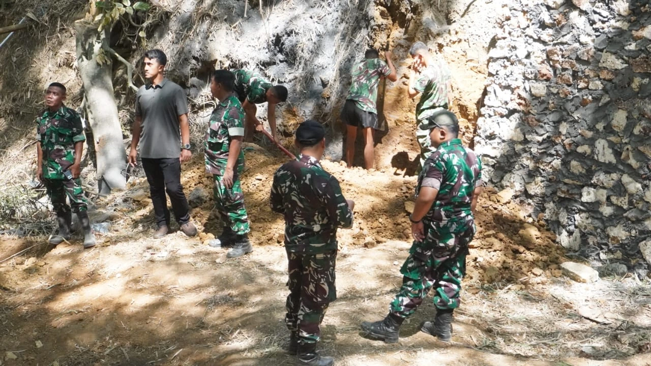 Dandim 0827 Sumenep meninjau pembangunan jembatan di Kecamatan Gapura