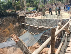 Pembangunan Jembatan Belimbing Sumenep Dikebut, Besi WF Segera Dipasang