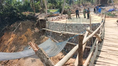 Dandim 0827 Sumenep meninjau pembangunan Jembatan Belimbing di Desa Lanjuk