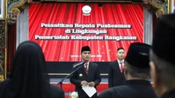 Bupati Bangkalan Lukman Hakim saat pelantikan 16 kepala puskesmas