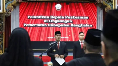 Bupati Bangkalan Lukman Hakim saat pelantikan 16 kepala puskesmas