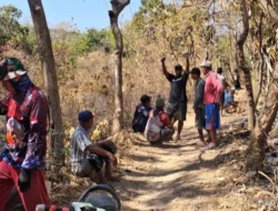 Pemuda Galis Perbaiki Pagar Makam dan Pasang 8 Lampu Penerang