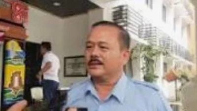 Direktur Perumdam Tirta Madani Kota Serang Muhammad Arif Setiawan membahas kerja sama bisnis air dengan Perumdam Tirta Albantani.