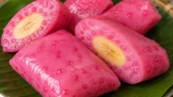 Kue nagasari sagu mutiara pink isi pisang