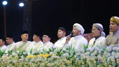 Ribuan ASN dan warga mengikuti Madura Berselawat di GOR A Yani Pangligur Sumenep