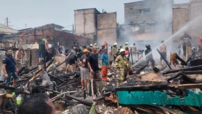 Kebakaran 20 rumah semipermanen di Ancol Jakarta Utara