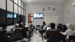 Siswa Madura mengikuti Lomba AKS Universitas Wiraraja secara daring