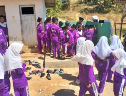 Sumur Bor Bakti TNI AD Mengalir, Santri Ponpes Miftahul Ulum Lebih Mudah Berwudu
