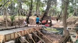 TNI dan Warga Kebangkitan Jembatan Beton di Laok Saba Sumenep