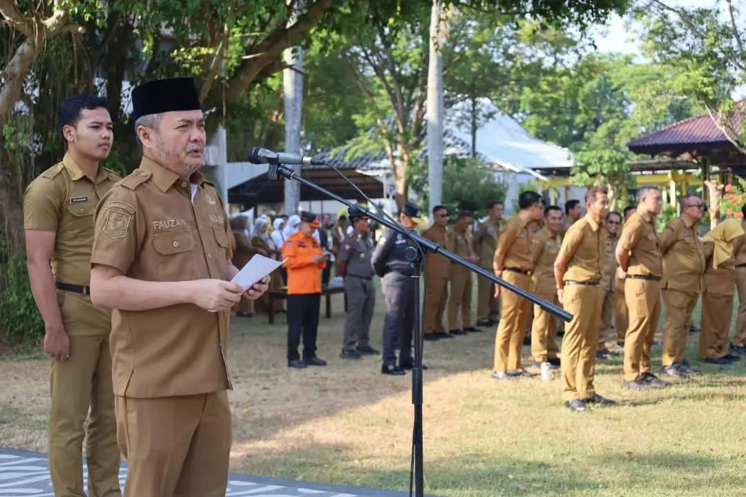 Wabup Bangkalan Moch. Fauzan Ja’far memimpin apel ASN
