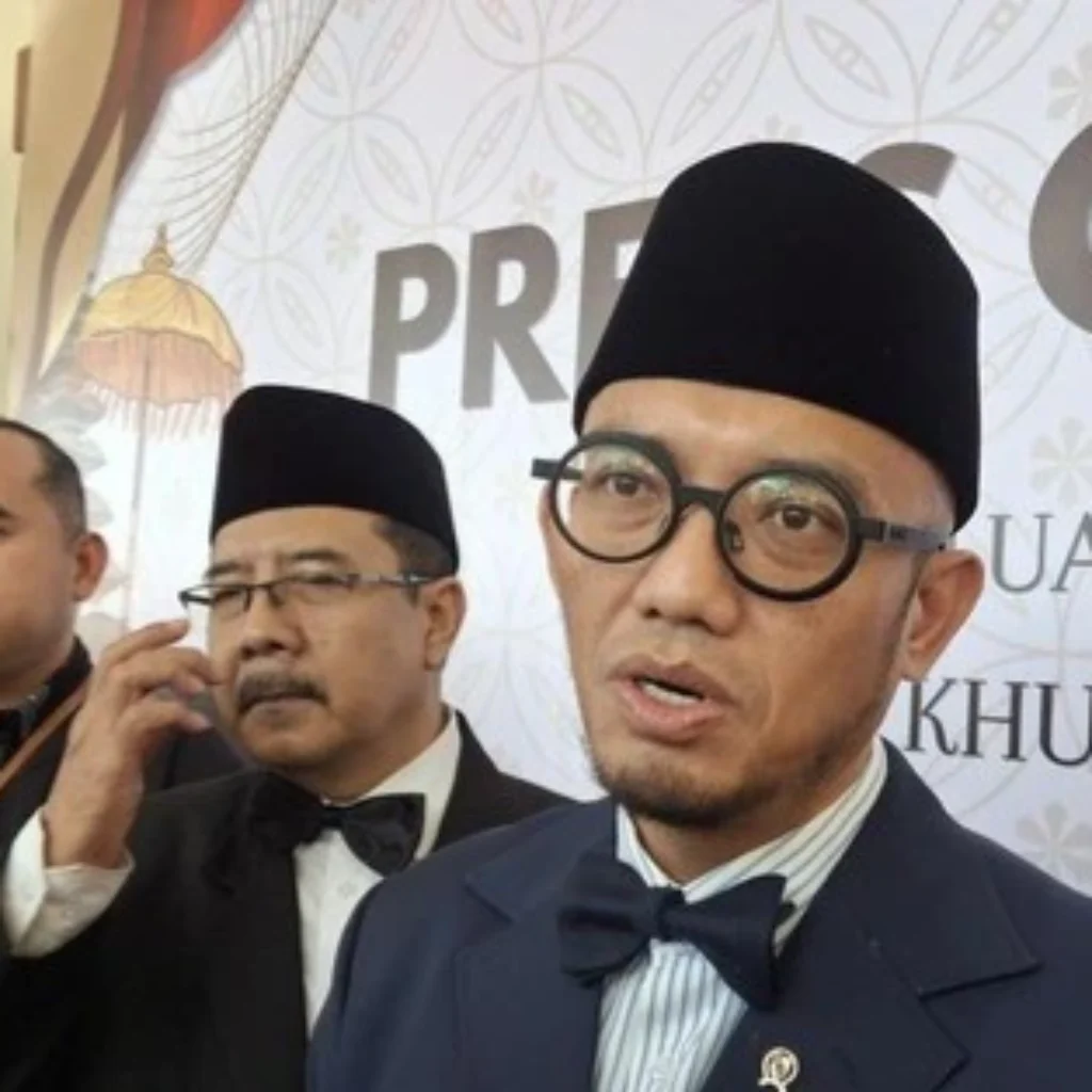Wamenhaj Dahnil Anzar Simanjuntak mengungkap antrean haji Indonesia turun menjadi 14 tahun setelah validasi 400 ribu data jemaah invalid