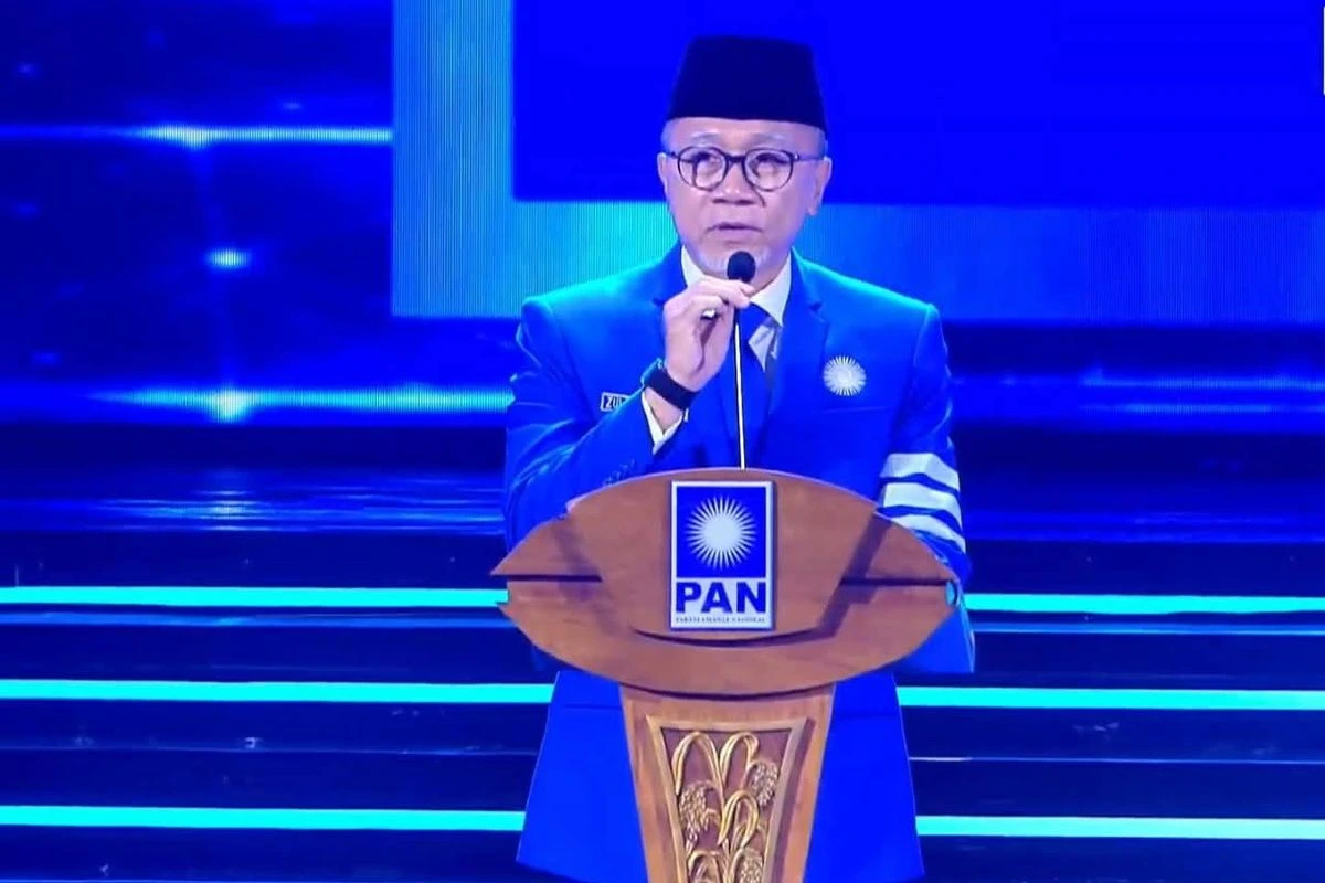 Zulkifli Hasan menyampaikan sambutan HUT ke-28 PAN di depan Prabowo