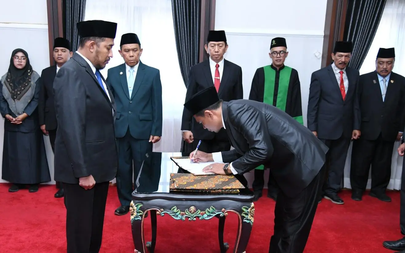 Bupati Sumenep Achmad Fauzi Wongsojudo melantik empat pejabat pimpinan tinggi pratama
