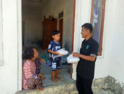 HUT ke-3, Falih Media Santuni Anak Yatim dan Bagikan Nasi Kotak