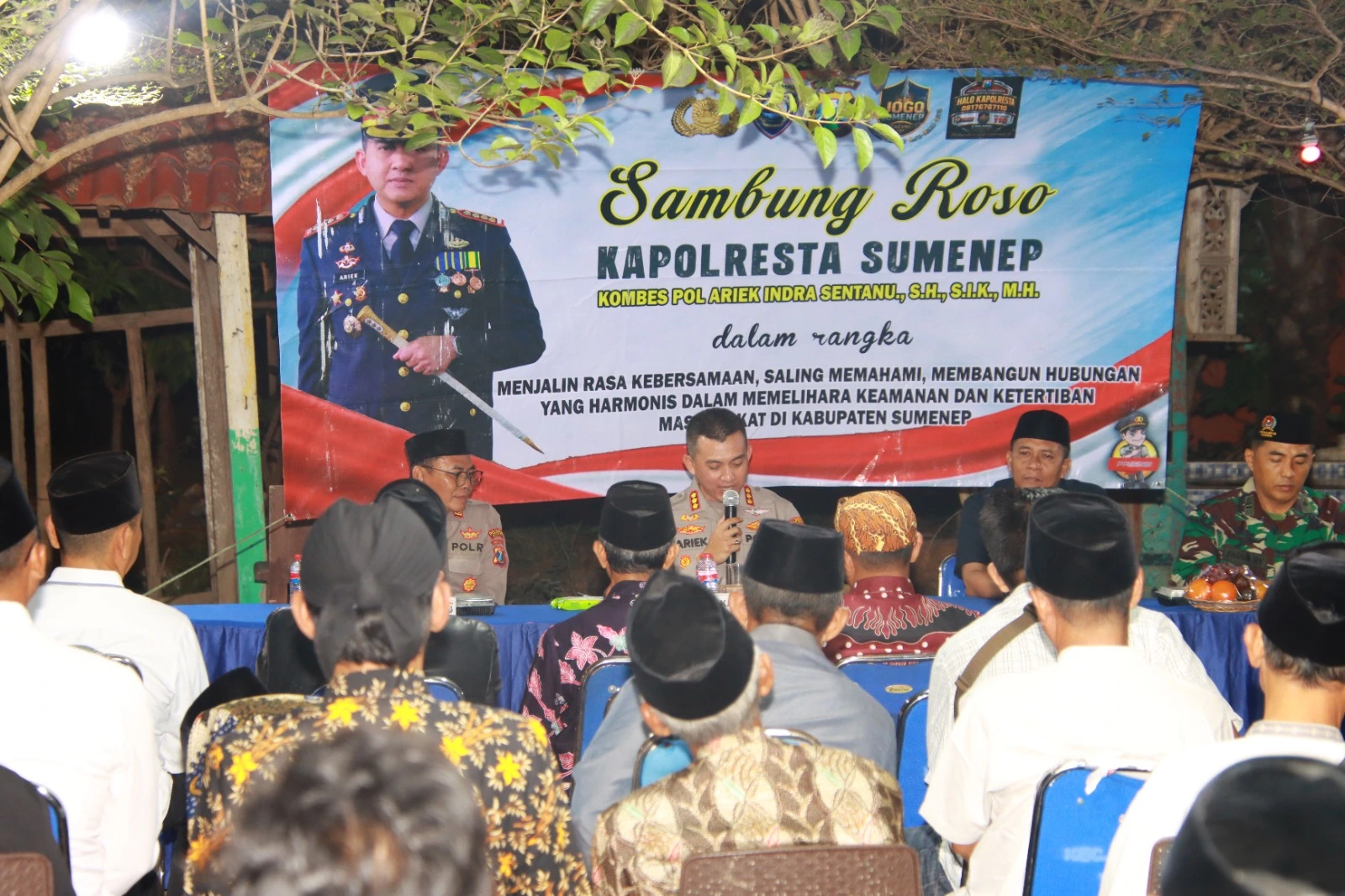 Kapolresta Sumenep Ariek Indra Sentanu dalam kegiatan Sambung Roso di Saronggi