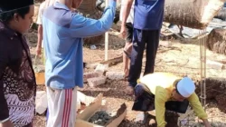 Peletakan batu pertama pembangunan Mushallah Nur Muhammad di Aenganyar Giligenting Sumenep