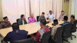 Kapolresta Sumenep Ariek Indra Sentanu bersama masyarakat Kepulauan Kangean Sapeken