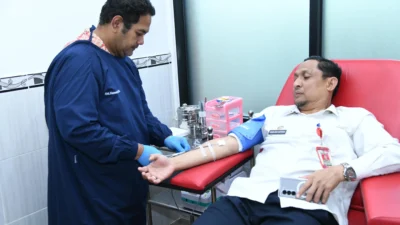 Sekda Sumenep Agus Dwi Saputra ikut donor darah bersama ASN