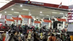 Antrean BBM Subsidi Mengular di Jatim dan Bali, Pertamina Sebut Stok Tetap Aman 3 Antrean BBM subsidi di SPBU Pertamina di Jawa Timur dan Bali