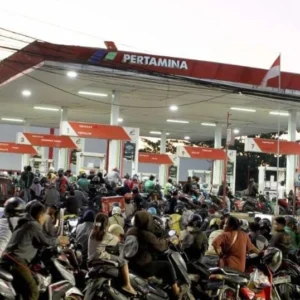 Antrean BBM Subsidi Mengular di Jatim dan Bali, Pertamina Sebut Stok Tetap Aman