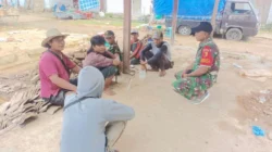 Babinsa Koramil Saronggi Perkuat Komsos dengan Warga Desa Langsar Sumenep