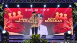 Bupati Bangkalan Minta Duta Wisata Aktif Promosikan Potensi Daerah 3 Bupati Lukman Hakim menyampaikan sambutan pada Grand Final Duta Wisata Kacong-Jhebbhing Bangkalan 2026