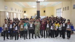 Dandim 0827 Sumenep Bekali Mahasiswa Universitas Wiraraja 3 Dandim 0827 Sumenep Citra Persada memberikan materi kepemimpinan kepada mahasiswa Universitas Wiraraja