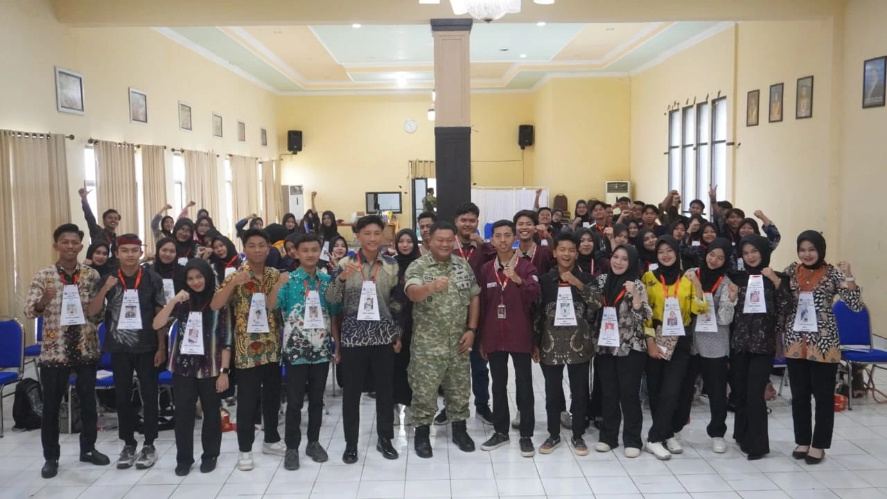 Dandim 0827 Sumenep Citra Persada memberikan materi kepemimpinan kepada mahasiswa Universitas Wiraraja