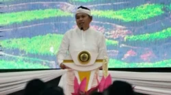 Dedi Mulyadi menyambut penerbangan perdana Rimbun Air rute Jakarta Tasikmalaya di Bandara Wiriadinata
