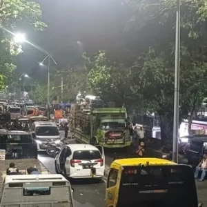 Demo Sopir Truk di Surabaya Belum Bubarkan Diri, Massa Bertahan di Depan Pertamina