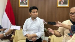 Emil Dardak menegaskan larangan penahanan ijazah siswa SMA dan SMK di Jatim