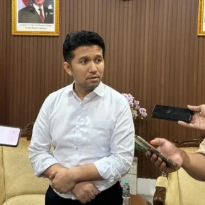 Emil Dardak Tegaskan Ijazah Siswa SMA/SMK di Jatim Tak Boleh Ditahan karena Iuran