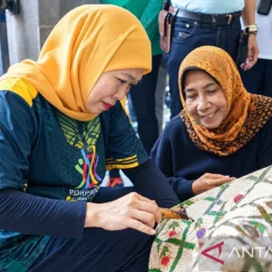 Hari Batik Nasional 2026, Khofifah Dorong Batik Jatim Tak Sekadar Jadi Busana
