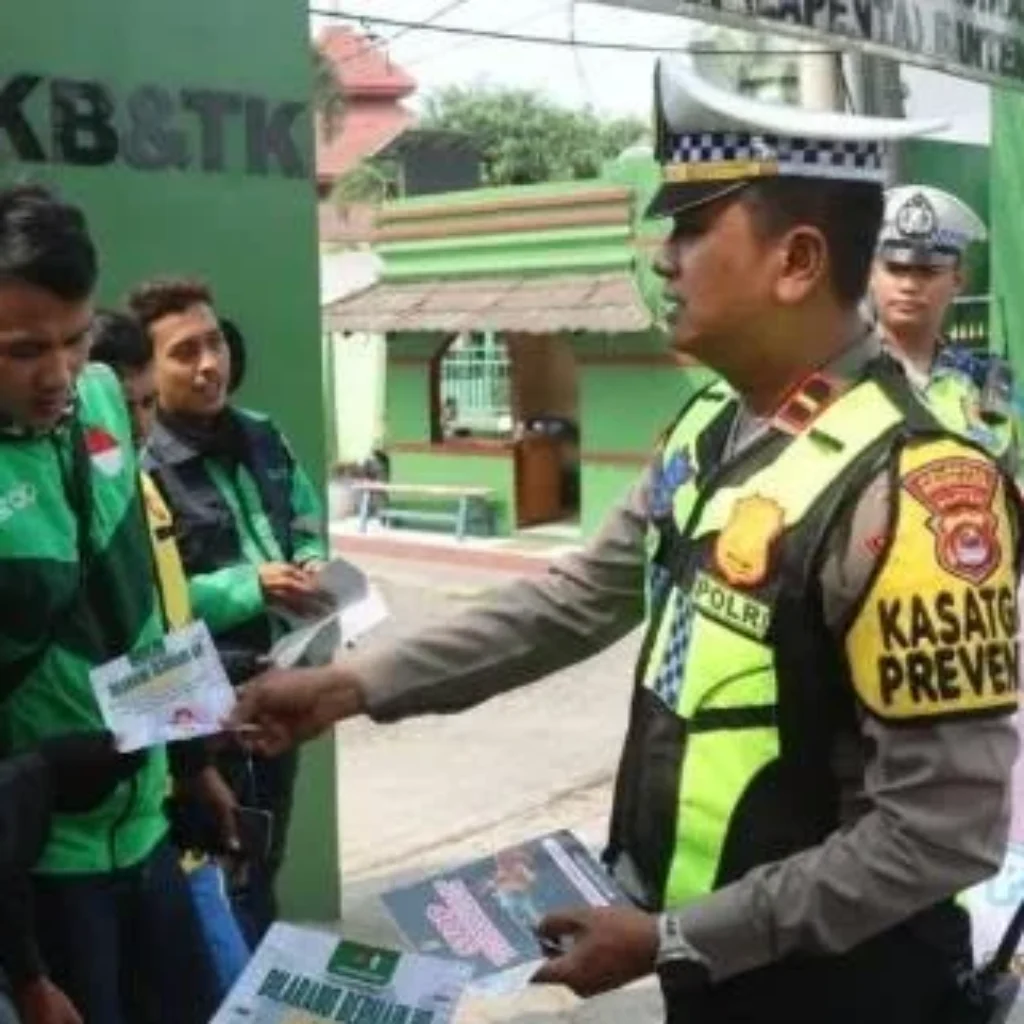 Satlantas Polresta Serang Kota melaksanakan Operasi Patuh Maung 2026 dengan menertibkan pelanggaran dan mengedukasi pengendara di Kota Serang.